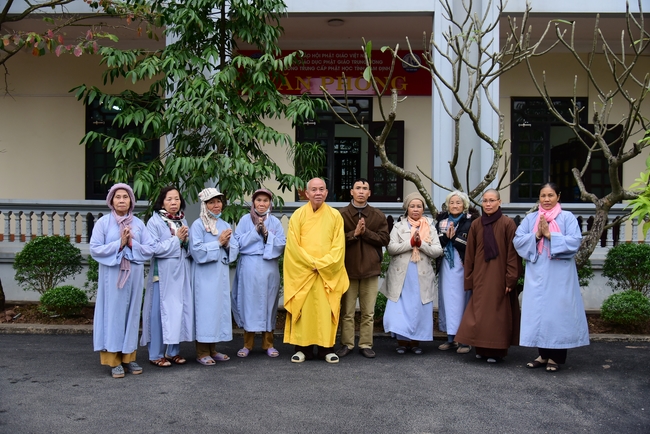 Offering gifts to Nam Dinh Buddhist Intermediate School