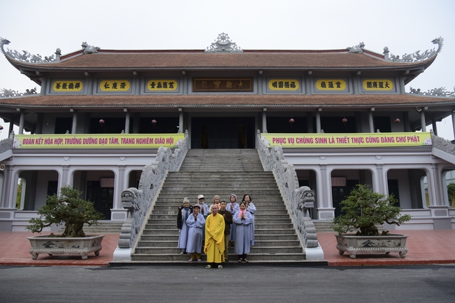 Offering gifts to Nam Dinh Buddhist Intermediate School
