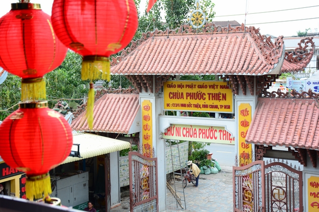 Đêm hoa đăng kỷ niệm đức Phật A-di-đà tại chùa Phước Thiện