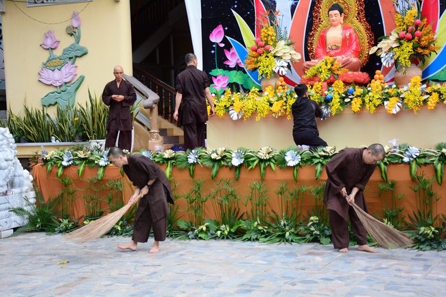 Đêm hoa đăng kỷ niệm đức Phật A-di-đà tại chùa Phước Thiện