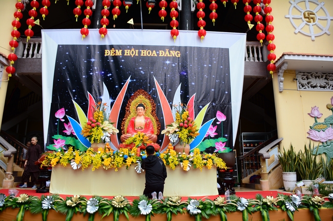 Đêm hoa đăng kỷ niệm đức Phật A-di-đà tại chùa Phước Thiện