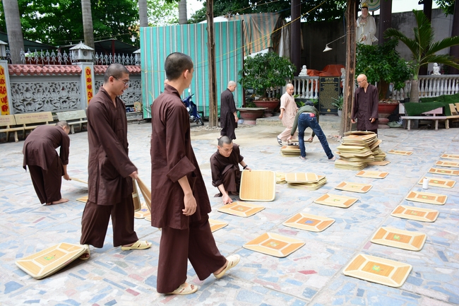 Đêm hoa đăng kỷ niệm đức Phật A-di-đà tại chùa Phước Thiện