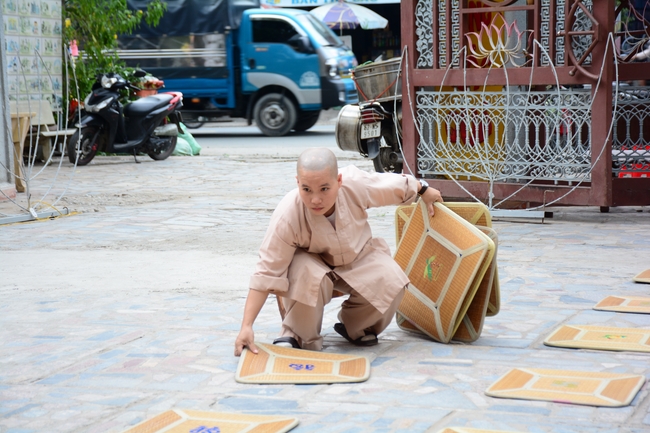 Đêm hoa đăng kỷ niệm đức Phật A-di-đà tại chùa Phước Thiện