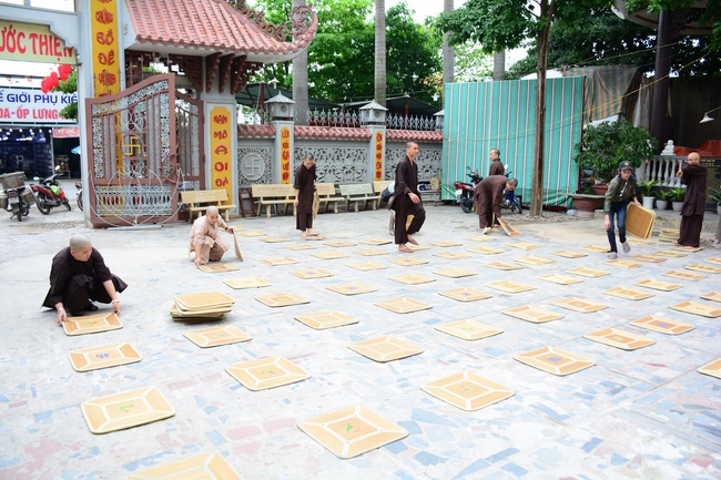 Đêm hoa đăng kỷ niệm đức Phật A-di-đà tại chùa Phước Thiện