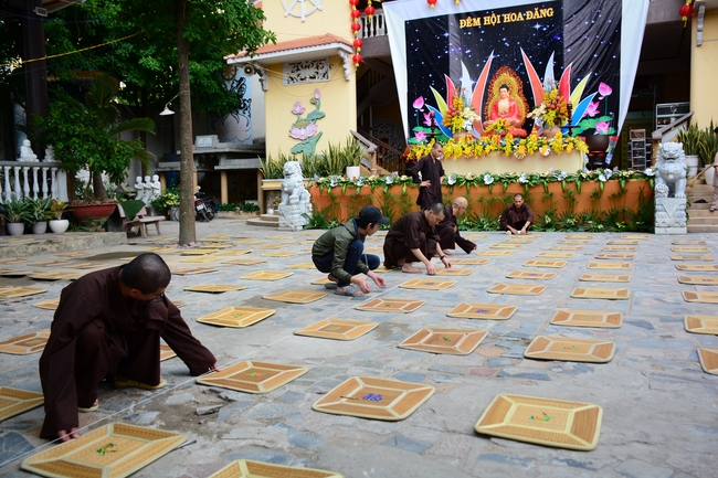 Đêm hoa đăng kỷ niệm đức Phật A-di-đà tại chùa Phước Thiện