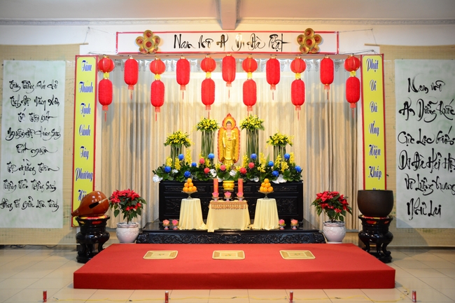 Đêm hoa đăng kỷ niệm đức Phật A-di-đà tại chùa Phước Thiện