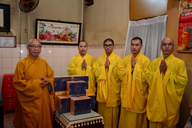 Đêm hoa đăng kỷ niệm đức Phật A-di-đà tại chùa Phước Thiện