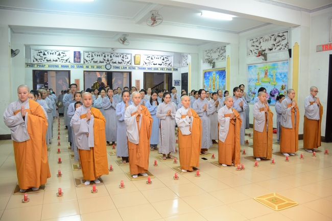 Đêm hoa đăng kỷ niệm đức Phật A-di-đà tại chùa Phước Thiện