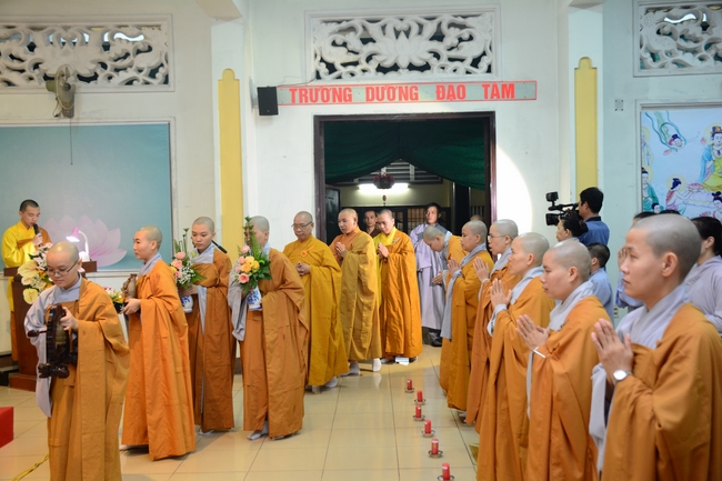 Đêm hoa đăng kỷ niệm đức Phật A-di-đà tại chùa Phước Thiện