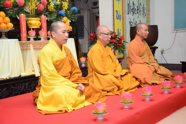 Đêm hoa đăng kỷ niệm đức Phật A-di-đà tại chùa Phước Thiện