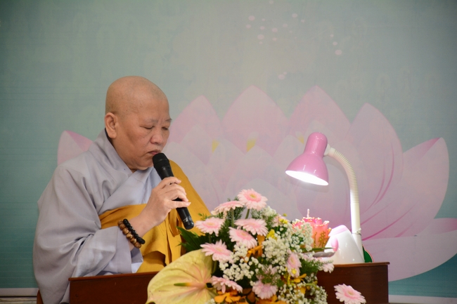 Đêm hoa đăng kỷ niệm đức Phật A-di-đà tại chùa Phước Thiện