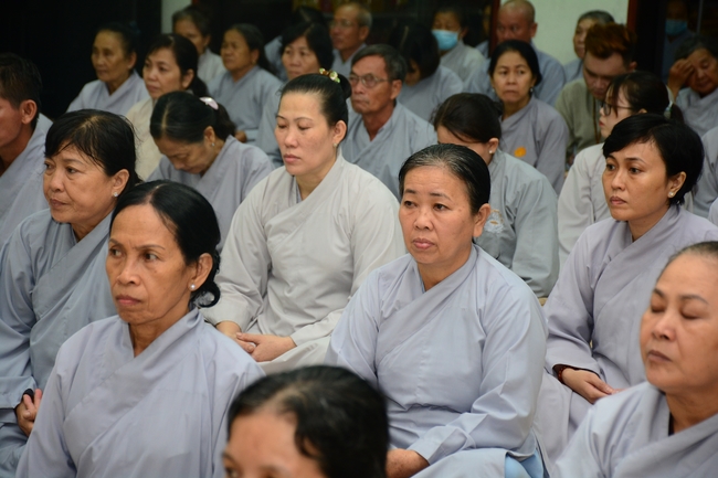 Đêm hoa đăng kỷ niệm đức Phật A-di-đà tại chùa Phước Thiện