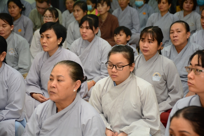 Đêm hoa đăng kỷ niệm đức Phật A-di-đà tại chùa Phước Thiện