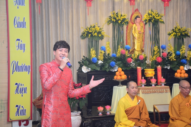 Đêm hoa đăng kỷ niệm đức Phật A-di-đà tại chùa Phước Thiện