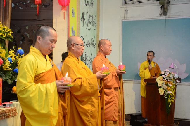 Đêm hoa đăng kỷ niệm đức Phật A-di-đà tại chùa Phước Thiện