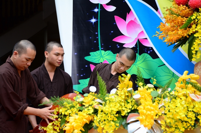 Đêm hoa đăng kỷ niệm đức Phật A-di-đà tại chùa Phước Thiện