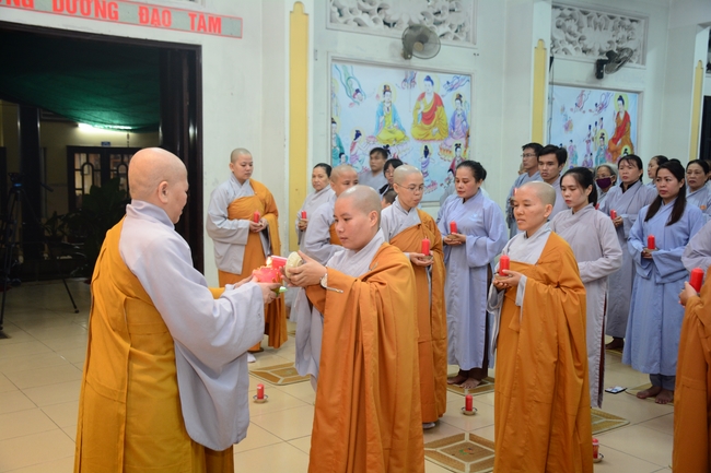 Đêm hoa đăng kỷ niệm đức Phật A-di-đà tại chùa Phước Thiện