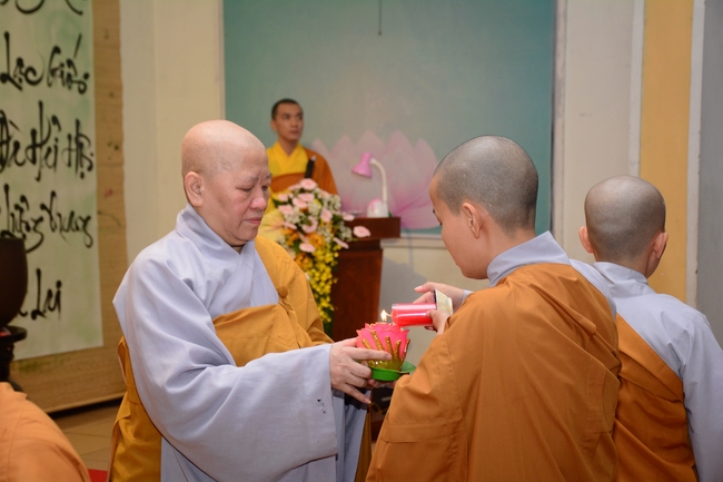 Đêm hoa đăng kỷ niệm đức Phật A-di-đà tại chùa Phước Thiện