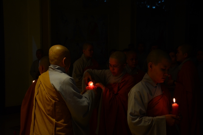 Đêm hoa đăng kỷ niệm đức Phật A-di-đà tại chùa Phước Thiện