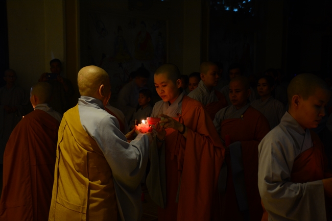 Đêm hoa đăng kỷ niệm đức Phật A-di-đà tại chùa Phước Thiện