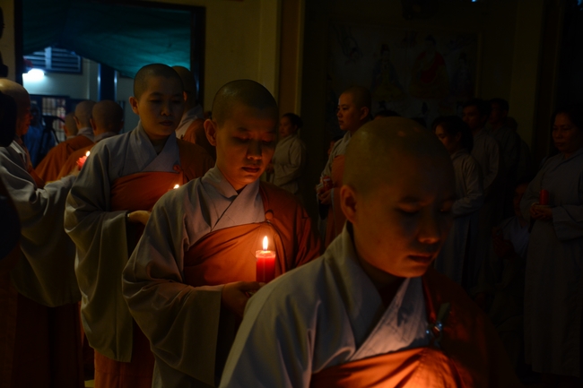 Đêm hoa đăng kỷ niệm đức Phật A-di-đà tại chùa Phước Thiện