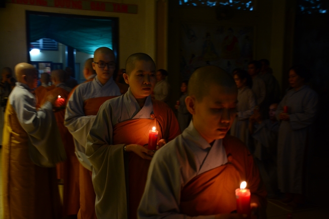 Đêm hoa đăng kỷ niệm đức Phật A-di-đà tại chùa Phước Thiện