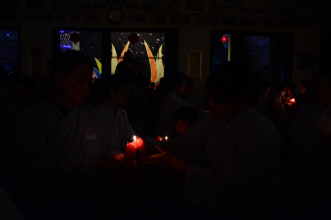 Đêm hoa đăng kỷ niệm đức Phật A-di-đà tại chùa Phước Thiện