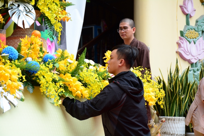 Đêm hoa đăng kỷ niệm đức Phật A-di-đà tại chùa Phước Thiện