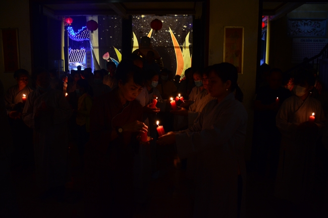 Đêm hoa đăng kỷ niệm đức Phật A-di-đà tại chùa Phước Thiện