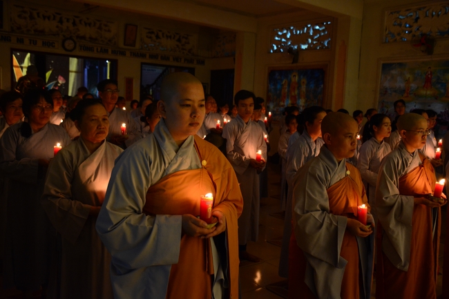 Đêm hoa đăng kỷ niệm đức Phật A-di-đà tại chùa Phước Thiện