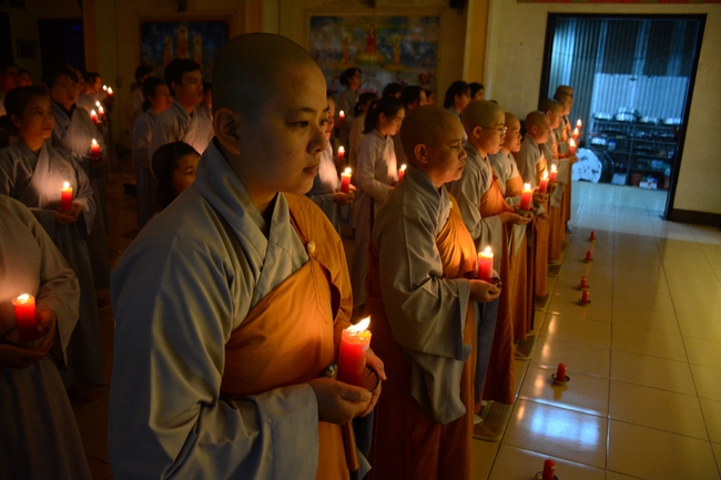 Đêm hoa đăng kỷ niệm đức Phật A-di-đà tại chùa Phước Thiện