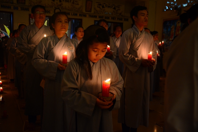 Đêm hoa đăng kỷ niệm đức Phật A-di-đà tại chùa Phước Thiện