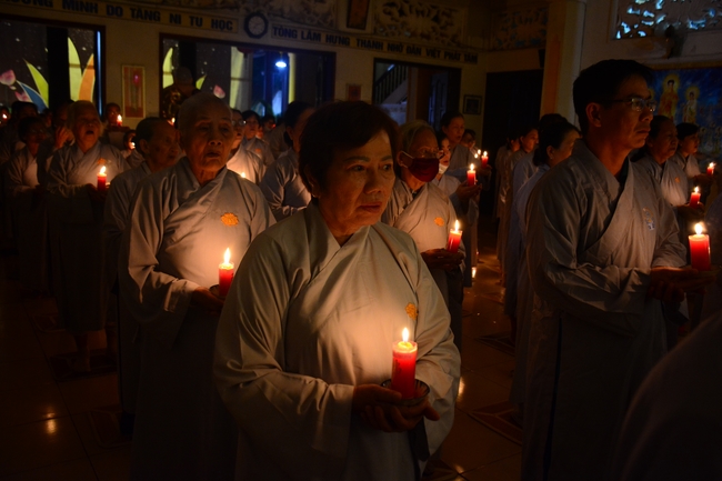 Đêm hoa đăng kỷ niệm đức Phật A-di-đà tại chùa Phước Thiện