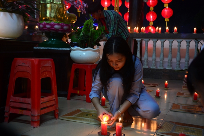 Đêm hoa đăng kỷ niệm đức Phật A-di-đà tại chùa Phước Thiện