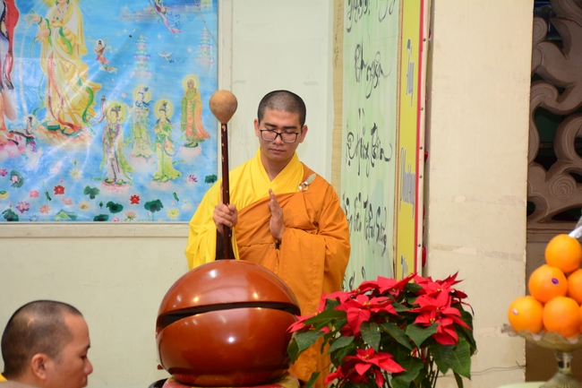 Đêm hoa đăng kỷ niệm đức Phật A-di-đà tại chùa Phước Thiện