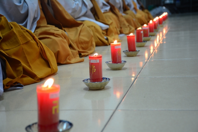 Đêm hoa đăng kỷ niệm đức Phật A-di-đà tại chùa Phước Thiện