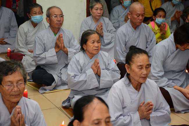 Đêm hoa đăng kỷ niệm đức Phật A-di-đà tại chùa Phước Thiện