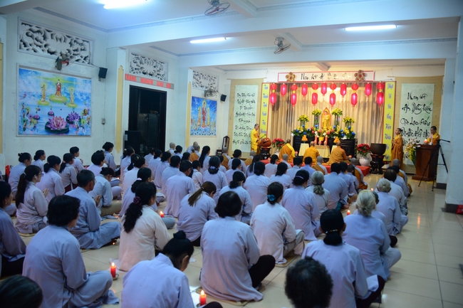 Đêm hoa đăng kỷ niệm đức Phật A-di-đà tại chùa Phước Thiện