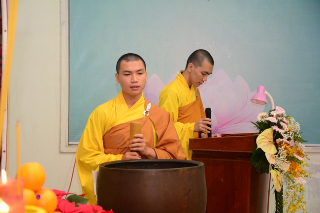 Đêm hoa đăng kỷ niệm đức Phật A-di-đà tại chùa Phước Thiện