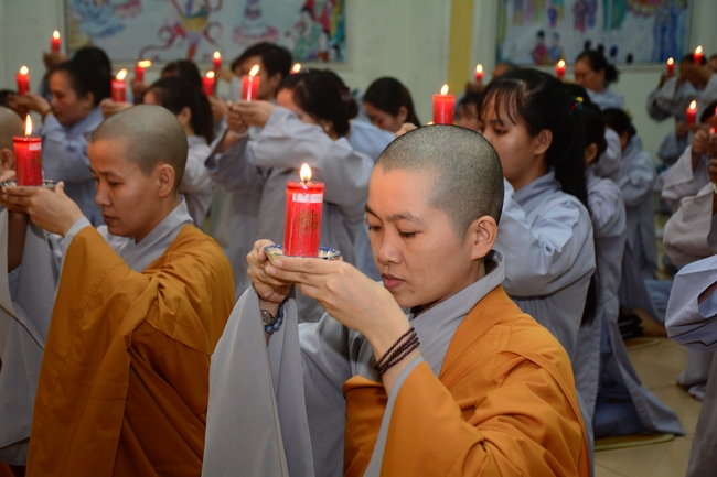 Đêm hoa đăng kỷ niệm đức Phật A-di-đà tại chùa Phước Thiện