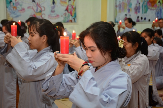 Đêm hoa đăng kỷ niệm đức Phật A-di-đà tại chùa Phước Thiện