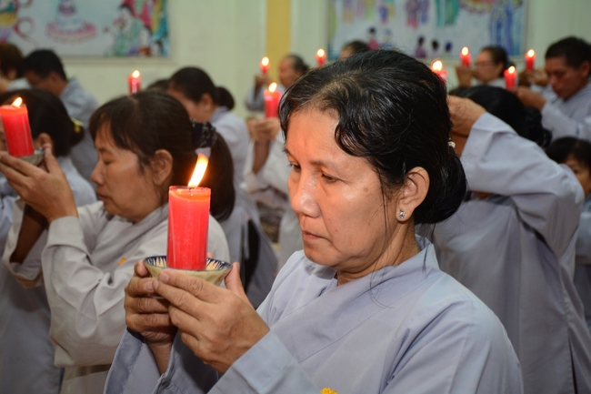 Đêm hoa đăng kỷ niệm đức Phật A-di-đà tại chùa Phước Thiện