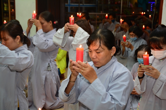 Đêm hoa đăng kỷ niệm đức Phật A-di-đà tại chùa Phước Thiện