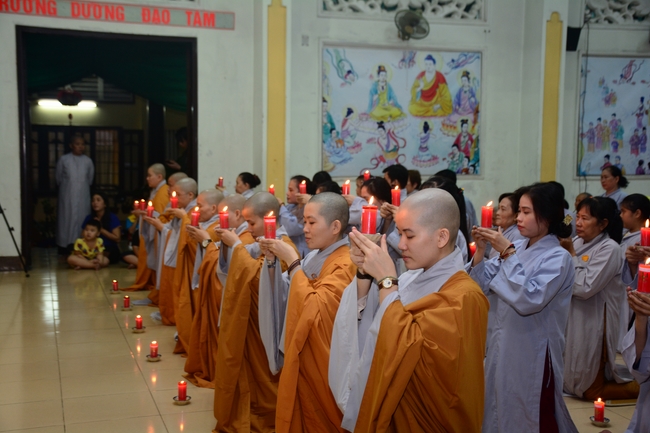 Đêm hoa đăng kỷ niệm đức Phật A-di-đà tại chùa Phước Thiện