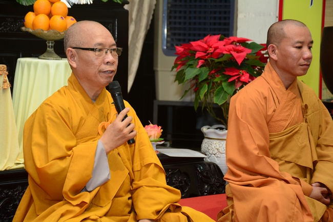 Đêm hoa đăng kỷ niệm đức Phật A-di-đà tại chùa Phước Thiện