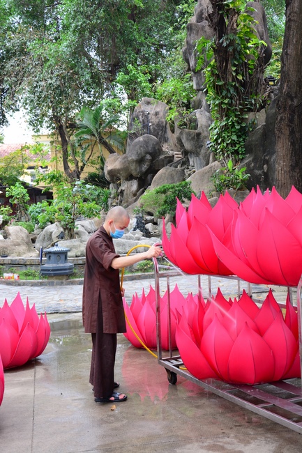 Affairs preparing for Amitabha Buddha’s Birthday