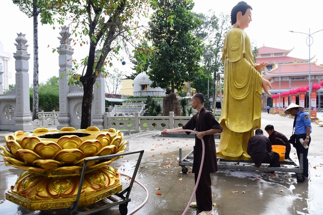 Affairs preparing for Amitabha Buddha’s Birthday