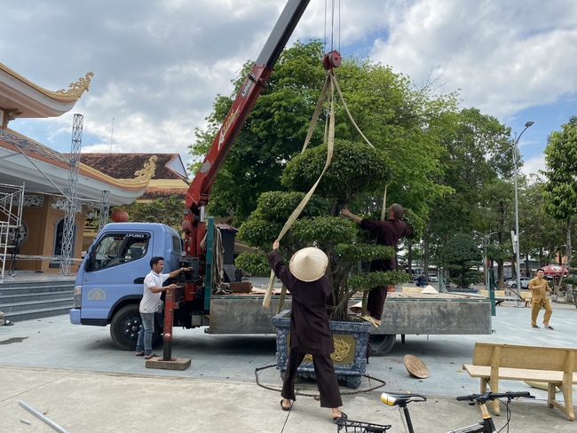 Affairs preparing for Amitabha Buddha’s Birthday