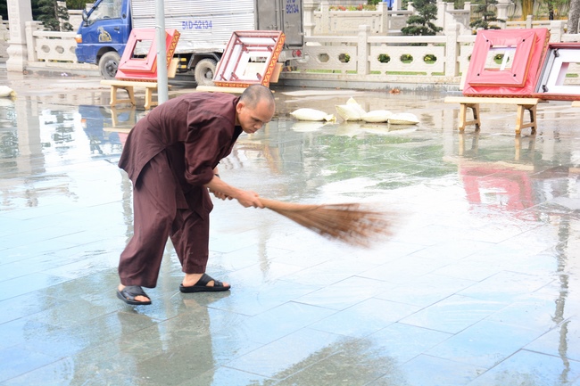 Affairs preparing for Amitabha Buddha’s Birthday