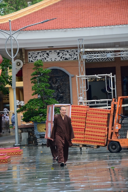 Affairs preparing for Amitabha Buddha’s Birthday